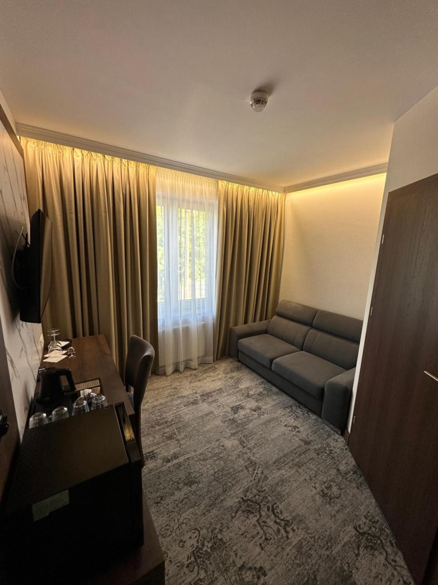 مبيت وإفطار Sleep&Fly Okecie Warsaw Airport المظهر الخارجي الصورة